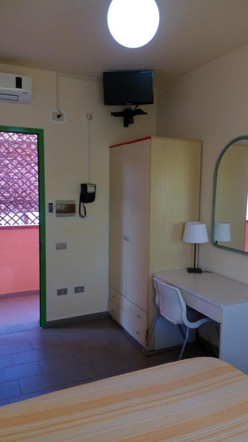 Hotel Lupo Di Mare Marina di Castagneto Carducci Bagian luar foto
