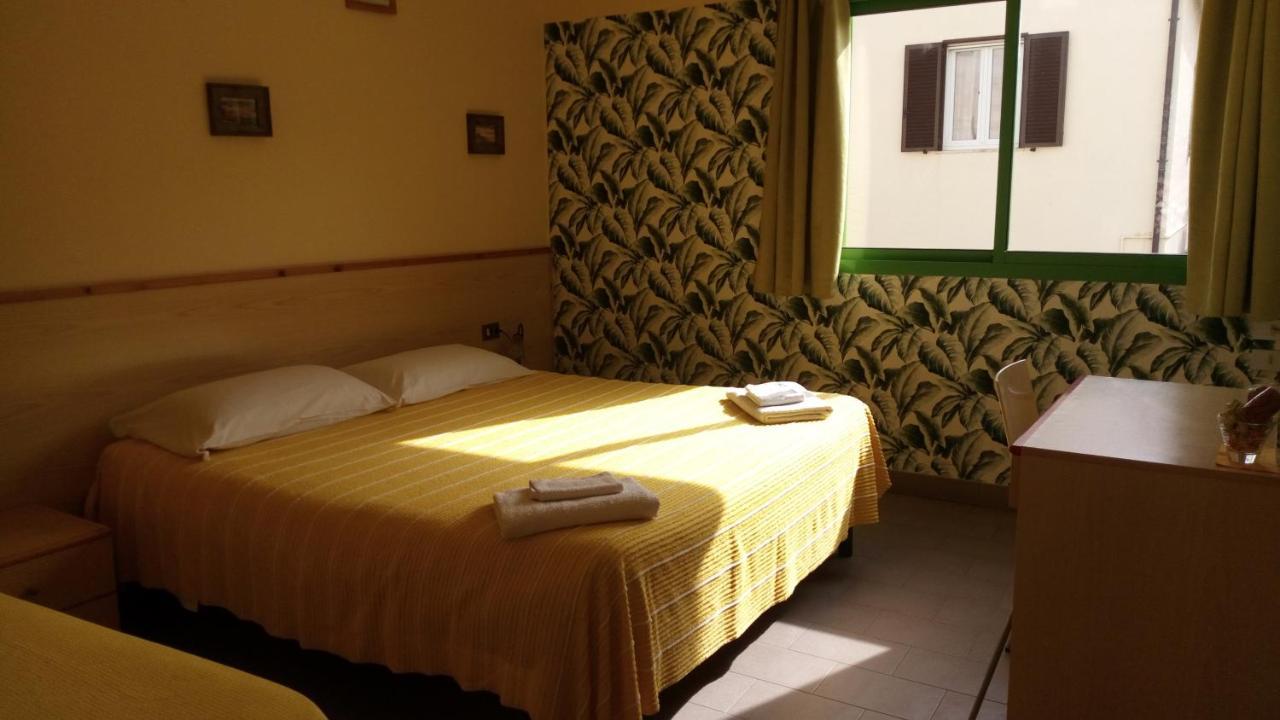 Hotel Lupo Di Mare Marina di Castagneto Carducci Bagian luar foto